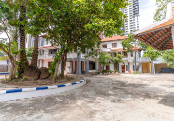 6 Bedroom Villa For Rent - Tonle Bassac, Phnom Penh thumbnail