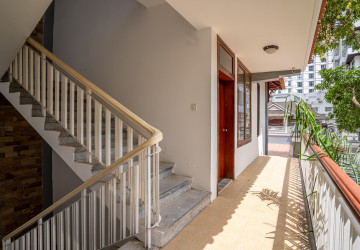 6 Bedroom Villa For Rent - Tonle Bassac, Phnom Penh thumbnail