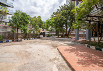 6 Bedroom Villa For Rent - Tonle Bassac, Phnom Penh thumbnail