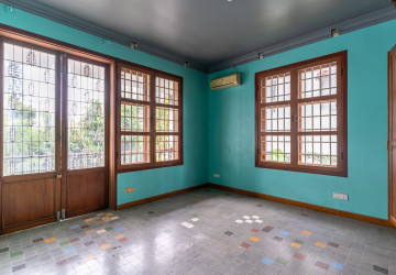 6 Bedroom Villa For Rent - Tonle Bassac, Phnom Penh thumbnail