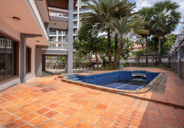 6 Bedroom Villa For Rent - Tonle Bassac, Phnom Penh thumbnail