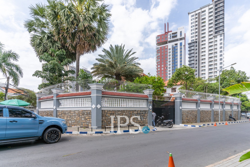 6 Bedroom Villa For Rent - Tonle Bassac, Phnom Penh