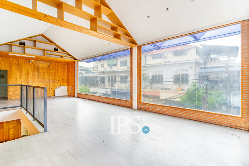122 Sqm Corner Retail Space For Rent - Beoung Raing, Daun Penh