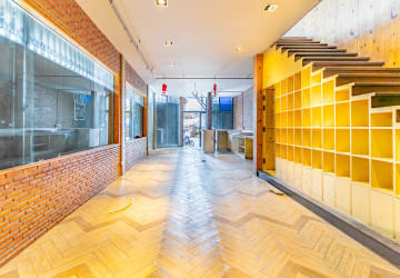 122 Sqm Corner Retail Space For Rent - Beoung Raing, Daun Penh thumbnail