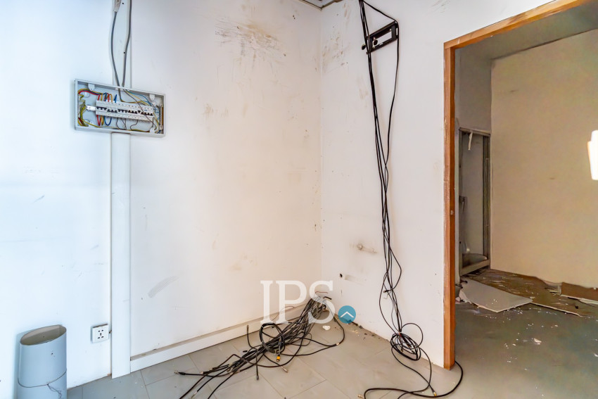 122 Sqm Corner Retail Space For Rent - Beoung Raing, Daun Penh