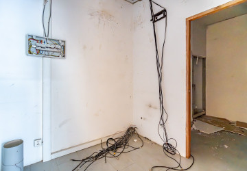 122 Sqm Corner Retail Space For Rent - Beoung Raing, Daun Penh thumbnail