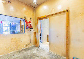 122 Sqm Corner Retail Space For Rent - Beoung Raing, Daun Penh thumbnail