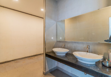 432 Sqm Commercial Building For Rent - Beoung Raing, Phnom Penh thumbnail