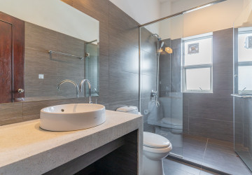 3 Bedroom Serviced Apartment For Rent - Tonle Bassac, Phnom Penh thumbnail