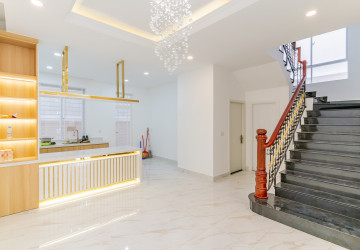 6 Bedroom Prince Villa For Rent - The ML Tiara, Ta Khmau, Kandal Province thumbnail