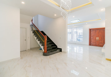 6 Bedroom Prince Villa For Rent - The ML Tiara, Ta Khmau, Kandal Province thumbnail