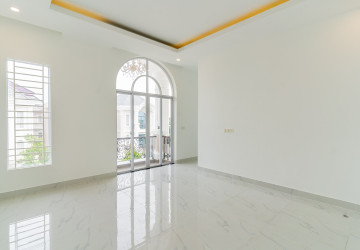 6 Bedroom Prince Villa For Rent - The ML Tiara, Ta Khmau, Kandal Province thumbnail