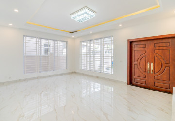 6 Bedroom Prince Villa For Rent - The ML Tiara, Ta Khmau, Kandal Province thumbnail