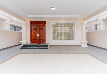 6 Bedroom Prince Villa For Rent - The ML Tiara, Ta Khmau, Kandal Province thumbnail