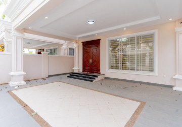 6 Bedroom Prince Villa For Rent - The ML Tiara, Ta Khmau, Kandal Province thumbnail
