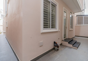 6 Bedroom Prince Villa For Rent - The ML Tiara, Ta Khmau, Kandal Province thumbnail