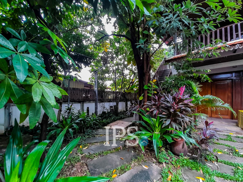 8 Bedroom Commercial Villa For Rent - Slor Kram, Siem Reap