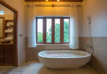 8 Bedroom Commercial Villa For Rent - Slor Kram, Siem Reap thumbnail