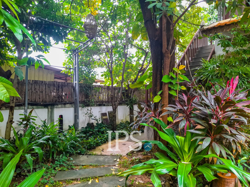 8 Bedroom Commercial Villa For Rent - Slor Kram, Siem Reap