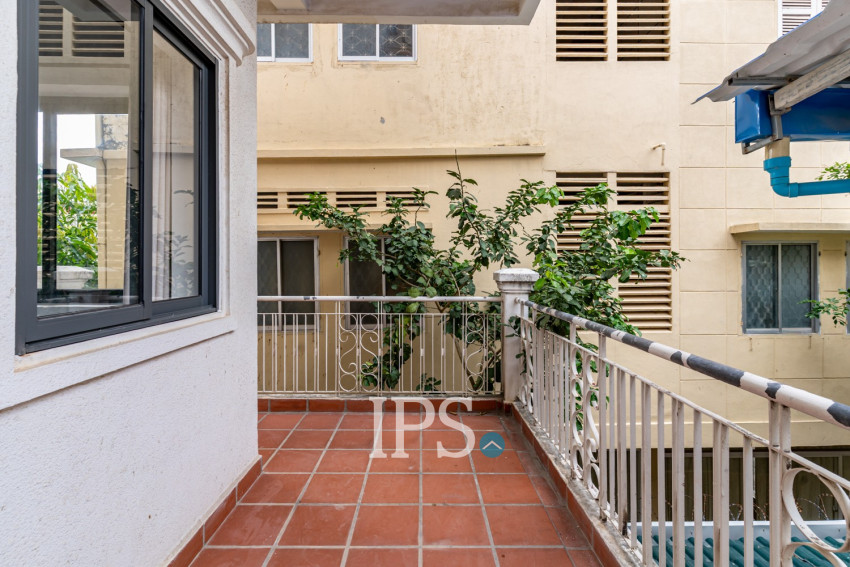Duplex Renovated 5 Bedroom Apartment For Rent - Tonle Bassac, Phnom Penh
