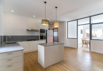 Duplex Renovated 5 Bedroom Apartment For Rent - Tonle Bassac, Phnom Penh thumbnail