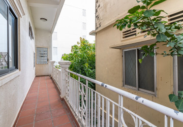 Duplex Renovated 5 Bedroom Apartment For Rent - Tonle Bassac, Phnom Penh thumbnail