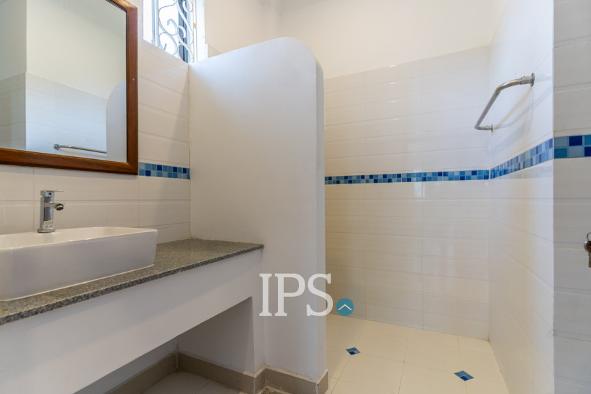 Duplex Renovated 5 Bedroom Apartment For Rent - Tonle Bassac, Phnom Penh