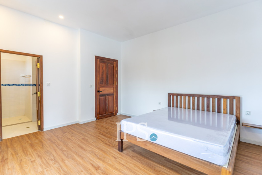 Duplex Renovated 5 Bedroom Apartment For Rent - Tonle Bassac, Phnom Penh