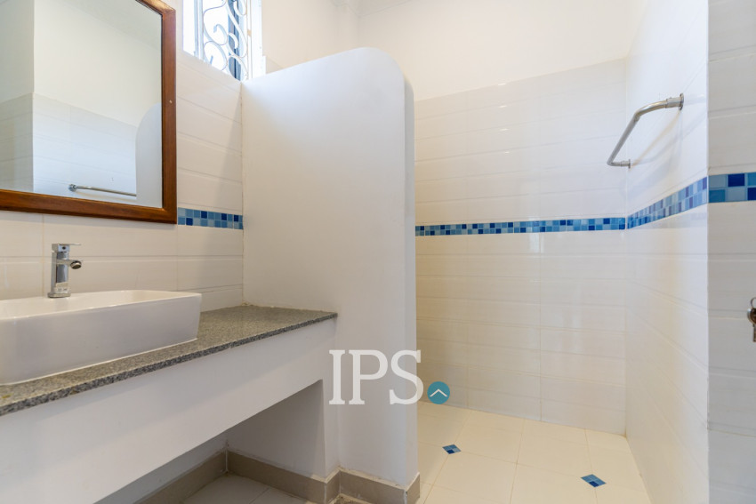 Duplex Renovated 5 Bedroom Apartment For Rent - Tonle Bassac, Phnom Penh