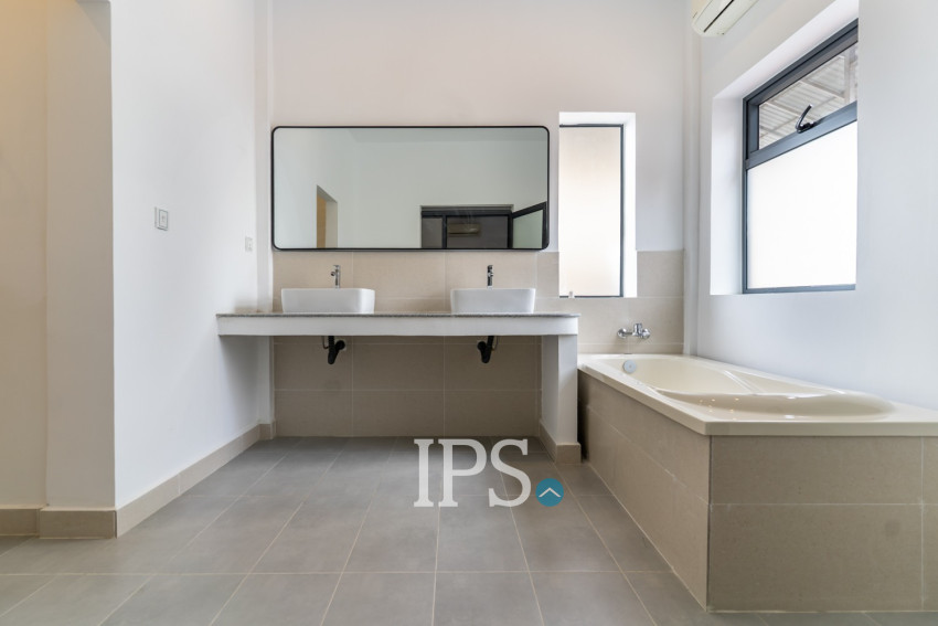 Duplex Renovated 5 Bedroom Apartment For Rent - Tonle Bassac, Phnom Penh