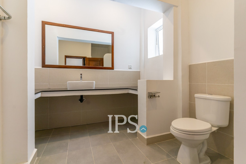 Duplex Renovated 5 Bedroom Apartment For Rent - Tonle Bassac, Phnom Penh