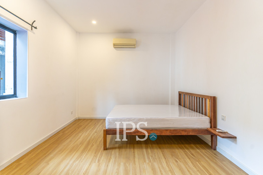 Duplex Renovated 5 Bedroom Apartment For Rent - Tonle Bassac, Phnom Penh