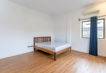 Duplex Renovated 5 Bedroom Apartment For Rent - Tonle Bassac, Phnom Penh thumbnail