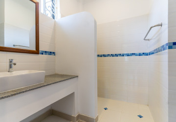 Duplex Renovated 5 Bedroom Apartment For Rent - Tonle Bassac, Phnom Penh thumbnail