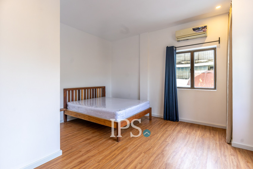 Duplex Renovated 5 Bedroom Apartment For Rent - Tonle Bassac, Phnom Penh