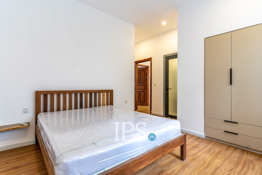 Duplex Renovated 5 Bedroom Apartment For Rent - Tonle Bassac, Phnom Penh