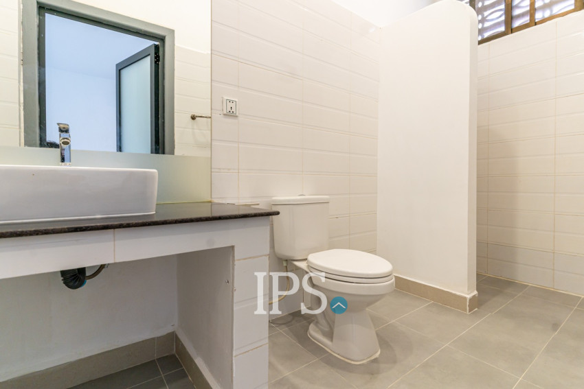 Duplex Renovated 5 Bedroom Apartment For Rent - Tonle Bassac, Phnom Penh