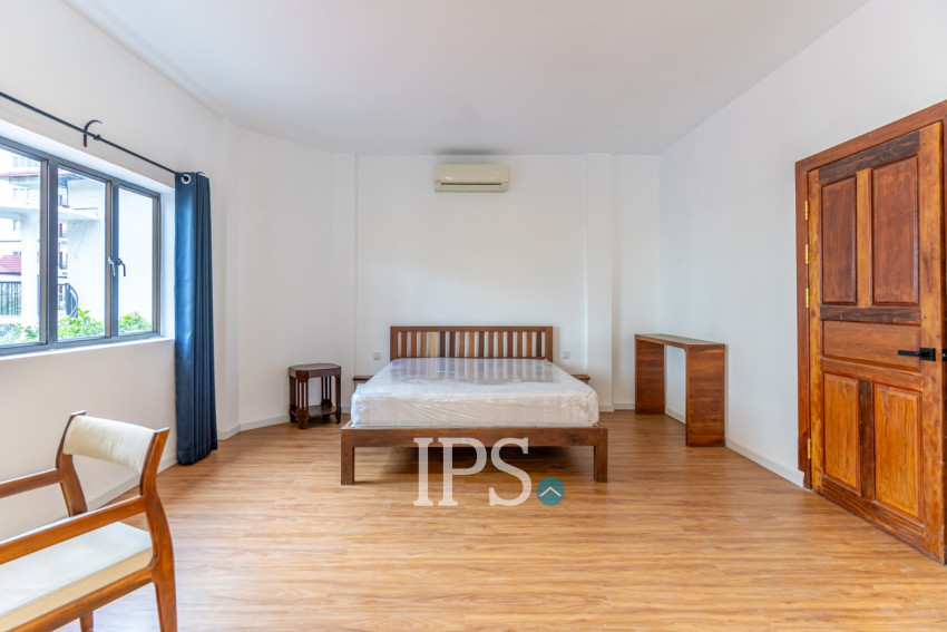 Duplex Renovated 5 Bedroom Apartment For Rent - Tonle Bassac, Phnom Penh