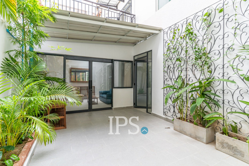 Duplex 5 Bedroom Renovated Apartment For Rent - Tonle Bassac, Phnom Penh