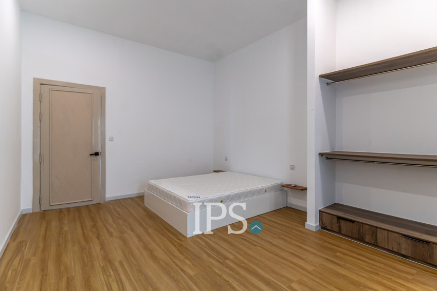Duplex 5 Bedroom Renovated Apartment For Rent - Tonle Bassac, Phnom Penh