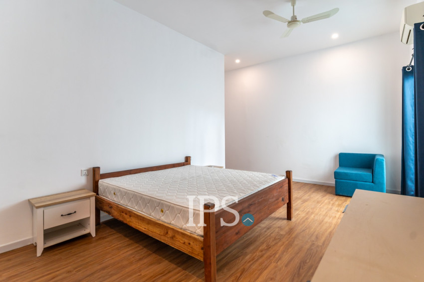 Duplex 5 Bedroom Renovated Apartment For Rent - Tonle Bassac, Phnom Penh
