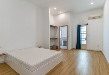 Duplex 5 Bedroom Renovated Apartment For Rent - Tonle Bassac, Phnom Penh thumbnail