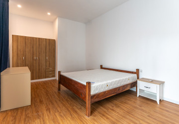Duplex 5 Bedroom Renovated Apartment For Rent - Tonle Bassac, Phnom Penh thumbnail