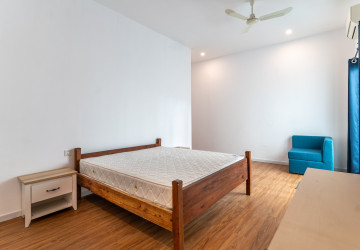 Duplex 5 Bedroom Renovated Apartment For Rent - Tonle Bassac, Phnom Penh thumbnail
