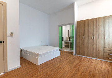 Duplex 5 Bedroom Renovated Apartment For Rent - Tonle Bassac, Phnom Penh thumbnail
