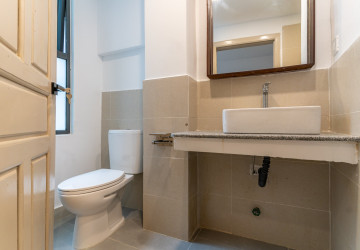 Duplex 5 Bedroom Renovated Apartment For Rent - Tonle Bassac, Phnom Penh thumbnail