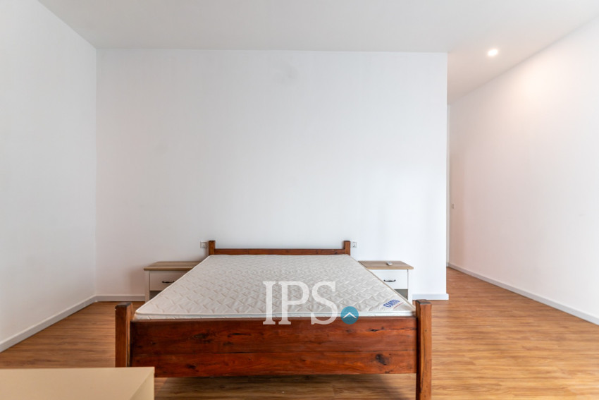 Duplex 5 Bedroom Renovated Apartment For Rent - Tonle Bassac, Phnom Penh