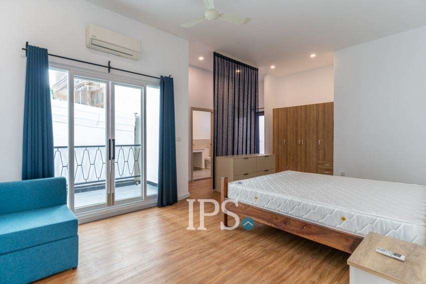 Duplex 5 Bedroom Renovated Apartment For Rent - Tonle Bassac, Phnom Penh