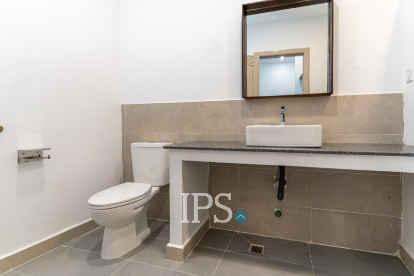Duplex 5 Bedroom Renovated Apartment For Rent - Tonle Bassac, Phnom Penh