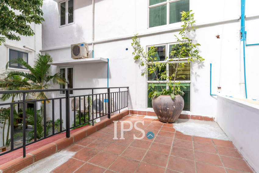 Duplex 5 Bedroom Renovated Apartment For Rent - Tonle Bassac, Phnom Penh